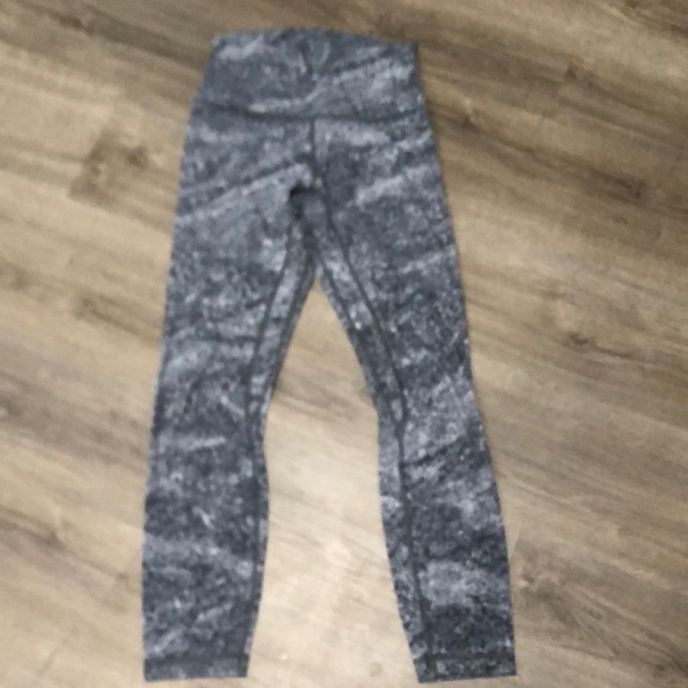 Lululemon Wunder Under 25”
